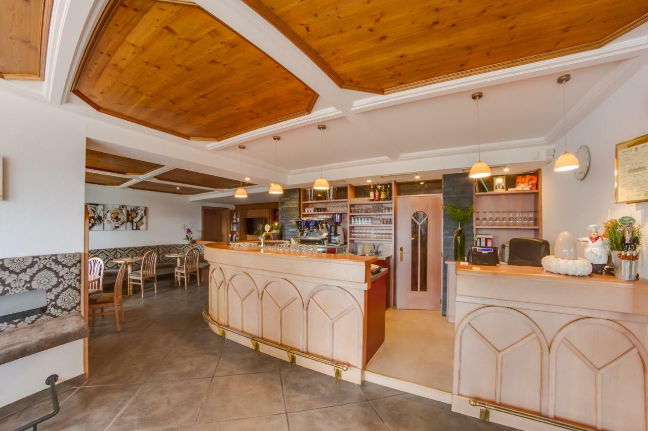 Hotel Restaurant Alber Verano Exterior photo